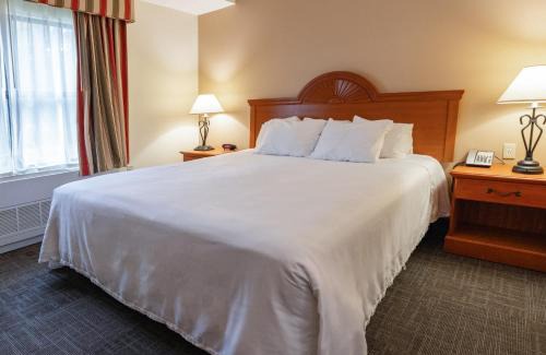 Hogansburg Resort | Akwesasne Mohawk Casino Resort and Players Inn Hotel -formerly Comfort Inn and Suites Hogansburg NY