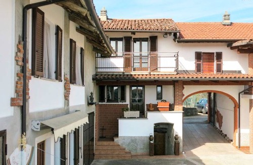 Camerano Casasco Apartment | Al Mobile Antico