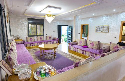 La Ville Haute Villa | Al Nakheel - Ferme Spacieuse avec Grande Piscine Privée et Espace Vert