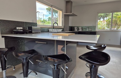 Vilamoura Villa | AL21329 sleeps 12/14. large 6 bed villa full air con close Vilamoura marina.
