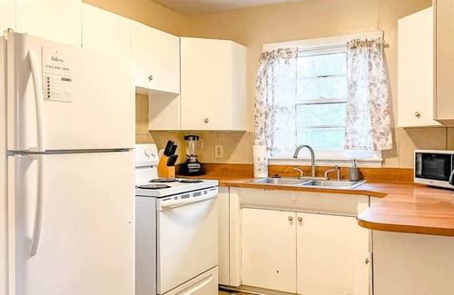 Normal House | Alabama Alcove Summar