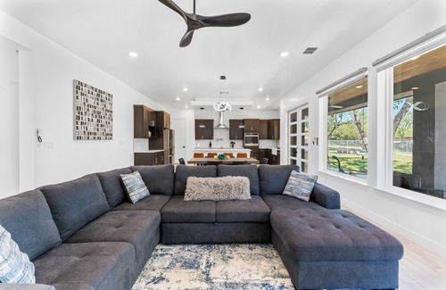 San Antonio House | Alamo ranch casita! Stylish family friendly home!