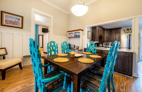 Historic Garderns House | Alamodome 5-Min Walk, Charming Oasis, Gated Parking, Fenced Yard