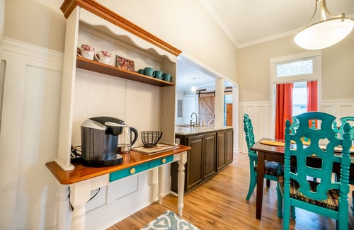 Historic Garderns House | Alamodome 5-Min Walk, Charming Oasis, Gated Parking, Fenced Yard