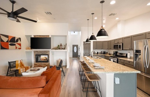 Joshua Tree House | π΅π Alana House - Pool, Hot Tub, BBQ, Fire Pit + Walk to Hikes! ππ΅
