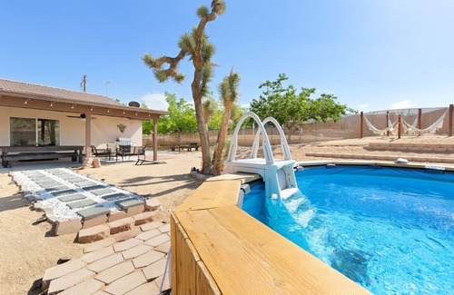 Joshua Tree House | π΅π Alana House - Pool, Hot Tub, BBQ, Fire Pit + Walk to Hikes! ππ΅