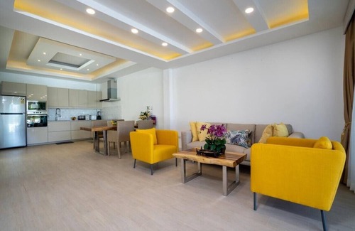 Laguna House | Alanti Villa close to Bangtao beach and bars!
