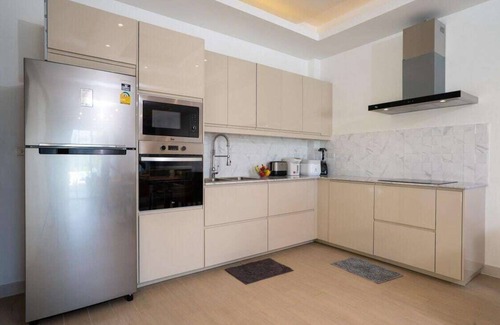 Laguna House | Alanti Villa close to Bangtao beach and bars!