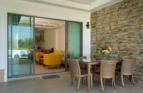 Laguna House | Alanti Villa close to Bangtao beach and bars!