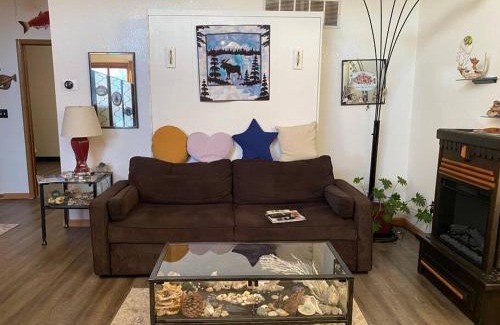 Seward Apartment | Alaska's Point of View Full Suite