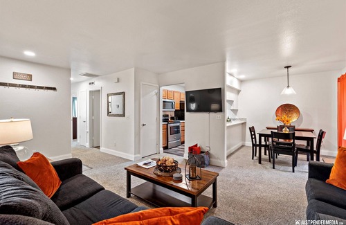 Campbell Park House | Alaska Windflower Escape