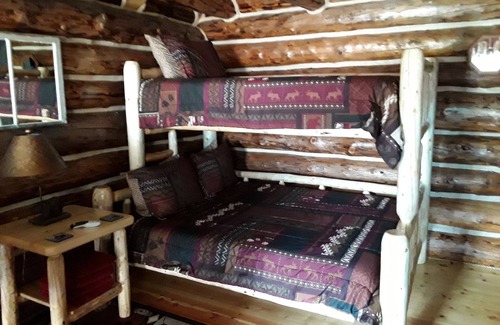 Sterling Cabin | Alaskan Wooden Bear Cabins - Bears Den