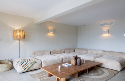 Alata Villa | ALAV13AC Located in the village of Alata, overlooking the bay of Ajaccio 6bedrooms
