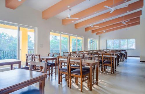 Candolim Apartment | Alaya Stays 1 BHK with Balcony & Pool - Veera Marina