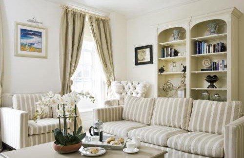 West Cliff House | Albany House, Whitby