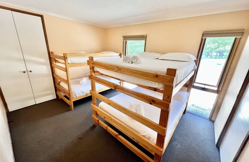 Sawmill Settlement Cabin | Albaski Lodge – Room 1