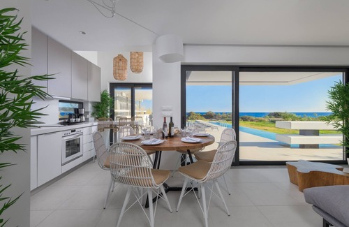 Gennadi Villa | Albatross Beach Front Villas