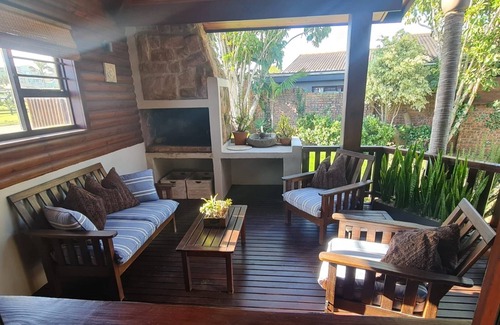 Jeffreys Bay House | Albatross log home - 5 min to pristine surfing beaches