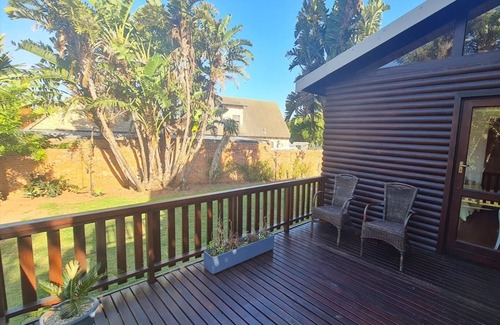 Jeffreys Bay House | Albatross log home - 5 min to pristine surfing beaches