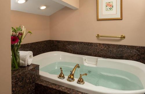 Grove Park- Sunset Bed & Breakfast | Albemarle Inn - Asheville