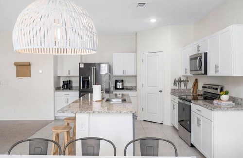 Estrella Village House | Albeniz Pl · Serene Retreat at Modern Albeniz w/Private Yard