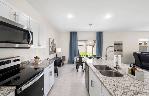 Estrella Village House | Albeniz Pl · Serene Retreat at Modern Albeniz w/Private Yard