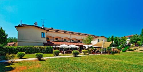 Varano de' Melegari Hotel | Albergo Della Roccia
