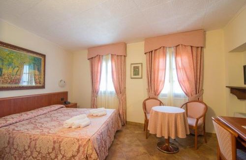 Sannazzaro deʼ Burgondi Hotel | Albergo Giardino