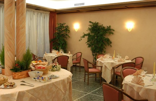 Vittorio Veneto Hotel | Albergo Ristorante Flora