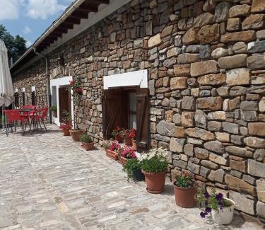 Anso Hostel | Albergue Borda Nadal