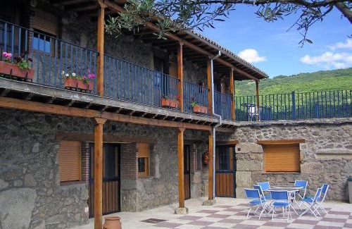 Banos de Montemayor House | Albergue El Solitario