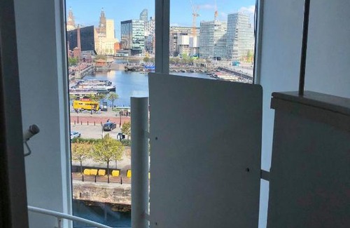 The Docks Apartment | *Albert Dock* LOCATION* 5 Min Walk Into Central Liverpool *