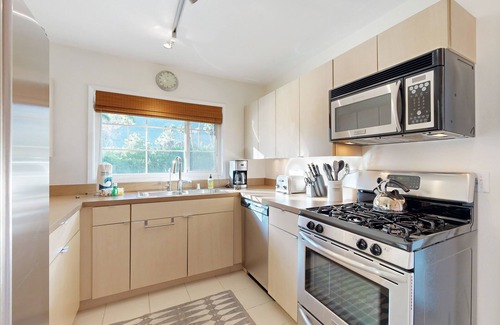 Old Las Palmas Apartment | Albert Frey's Villa Hermosa | Pool & Spa | Steps to North Palm Canyon Drive