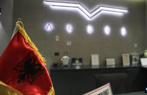 Mbrostar-Urë Hotel | Albes Hotel