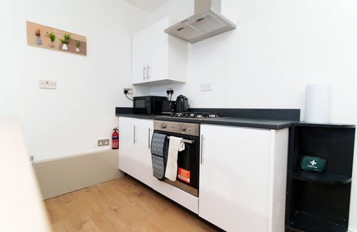 Morley Apartment | Albion 2 Bed Apartment Sleeps 6 with Parking