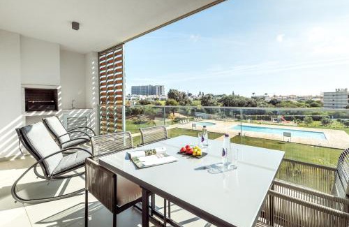 Correeira Apartment | Albufeira Green Dream – Pool, Balcony & BBQ