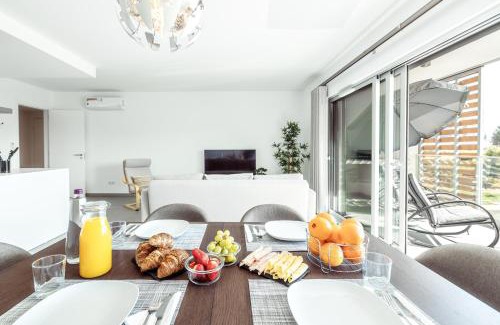 Correeira Apartment | Albufeira Green Dream – Pool, Balcony & BBQ