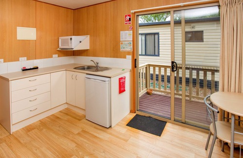 Lavington Cabin | Albury Gardens Tourist Park
