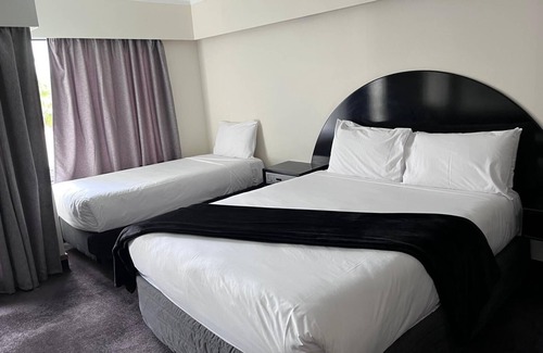 Hamilton North Hotel | Alcamo Hotel & Conference Centre