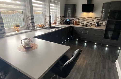 Cromdale House | Alcantara- Modern Highland home with hot tub - sleeps 10