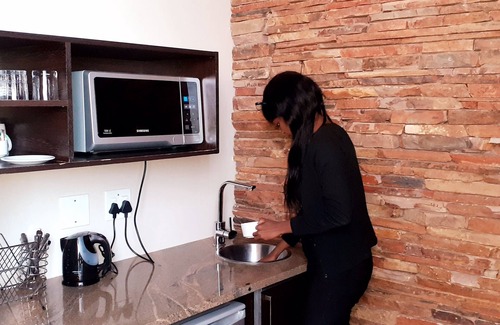 Greater Johannesburg Metropolitan Area Hotel | Alcazaba Lodges