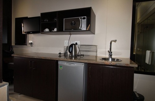 Greater Johannesburg Metropolitan Area Hotel | Alcazaba Lodges