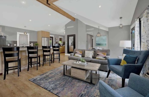 Fredericksburg House | Alcove: Steps to Main St.-High End Home w/Hot-tub!