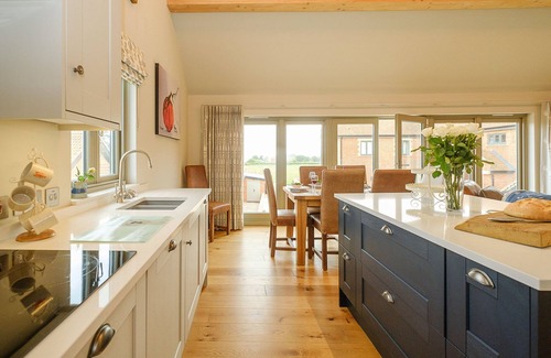 Aldeburgh Cottage | Alde Bay Farm - Lobster Pot - sleeps 6 guests in 3 bedrooms