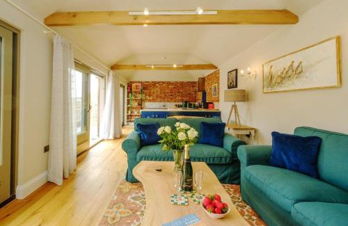 Saxmundham House | Alde Bay Farm - Oyster Catcher