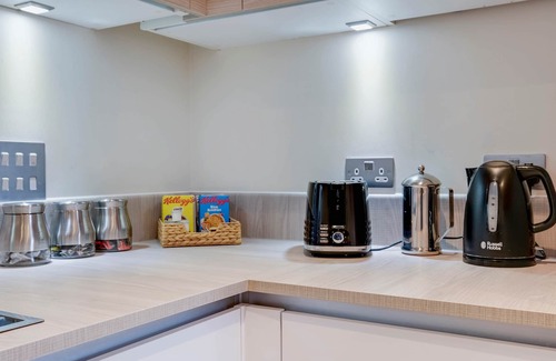 Bray on Thames Apartment | Alder House Serviced Apartment Maidenhead by Ferndale - Apt A