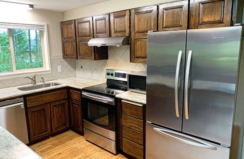 Union House | Alderbrook Golf Retreat - with AC, fast Wi-Fi, and EV charger