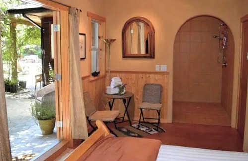 Bowen Island House | Alderwood Farm - Courtyard Suite