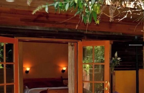 Bowen Island House | Alderwood Farm - Courtyard Suite