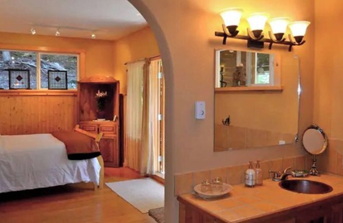 Bowen Island House | Alderwood Farm - Courtyard Suite